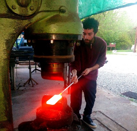 niko giordani blacksmith fabbro metal forging powe hammer